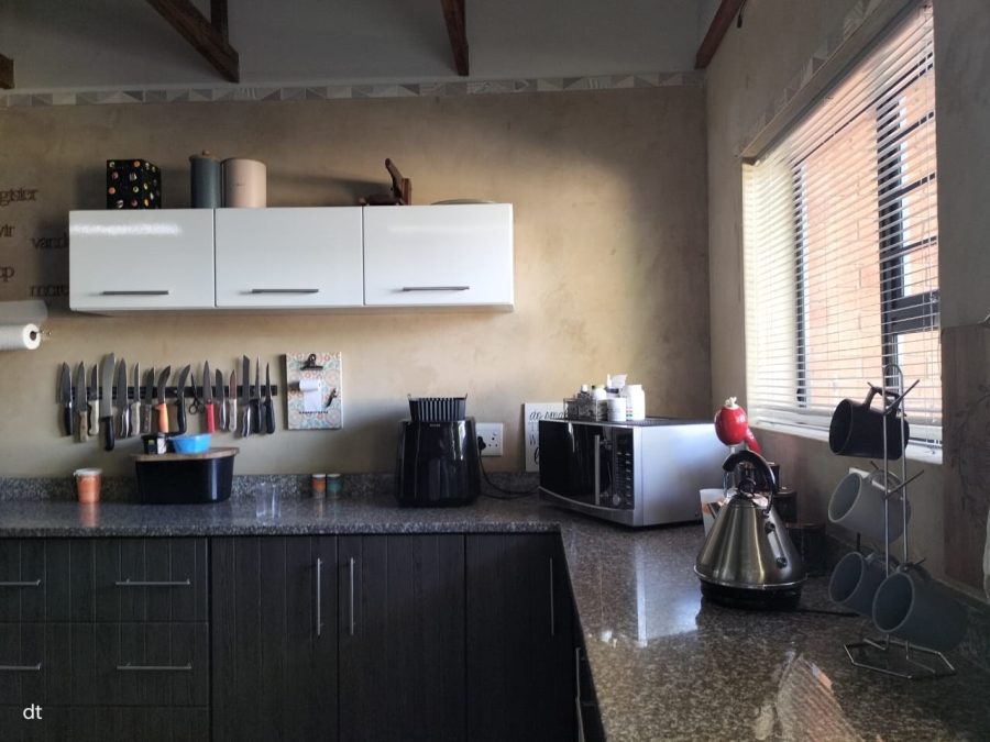 5 Bedroom Property for Sale in Fraaiuitsig Western Cape